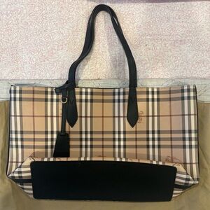 Burberry Reversible Tote Bag Haymarket Colors